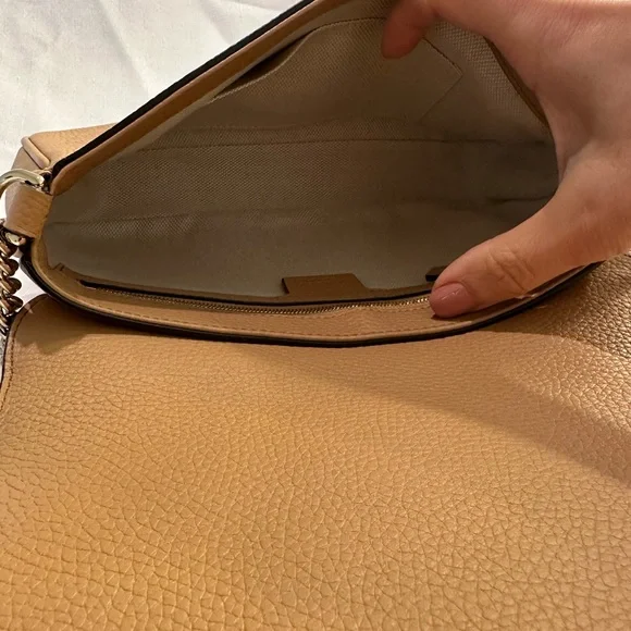 GUCCI, Tan, Beige Pebbled Calfskin Medium Soho Flap Crossbody Bag - Picture 7 of 7